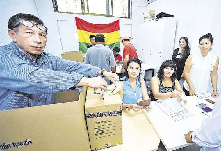 Bolivianos en el exterior quieren garantías para la elección