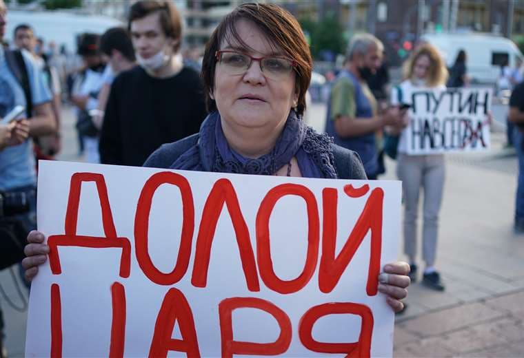 La diputada Iulia Galiamina protestando contra la nueva constitución de Putin. Foto AFP