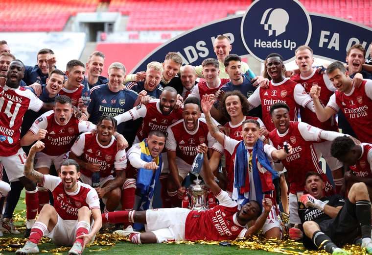La celebración de los jugadores del Arsenal tras conquistar el título de la Copa de Inglaterra. Foto: AFP