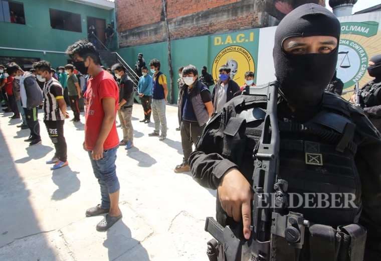 Los detenidos fueron presentados en la capital cruceña. Fotos: Ipa Ibañez