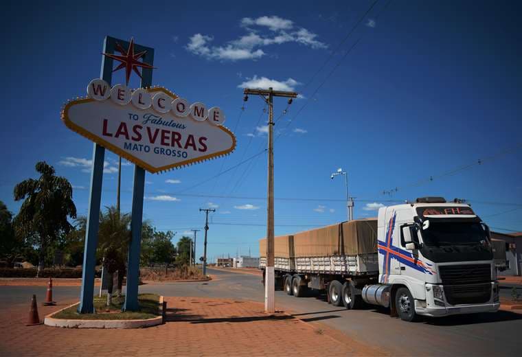 Un camión cargado de soya en Mato Grosso. Foto AFP
