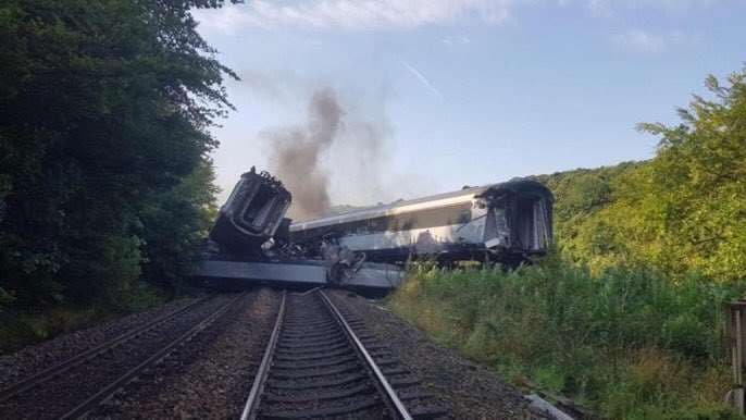El tren descarrilado. Foto Internet