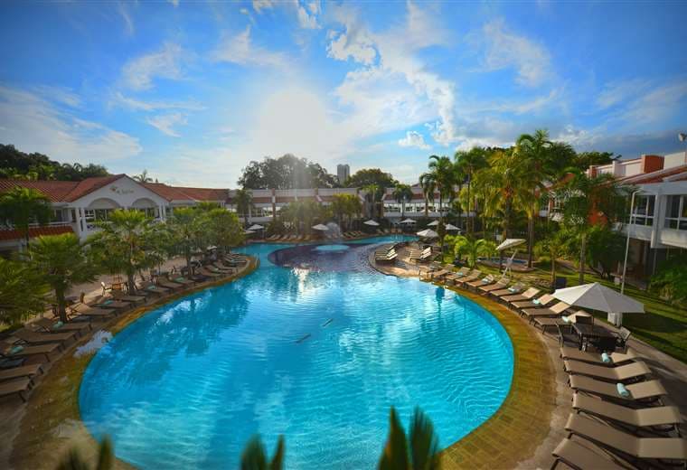 Área de la piscina del hotel Los Tajibos donde se desarrollarán varias actividades del programa Vida plena
