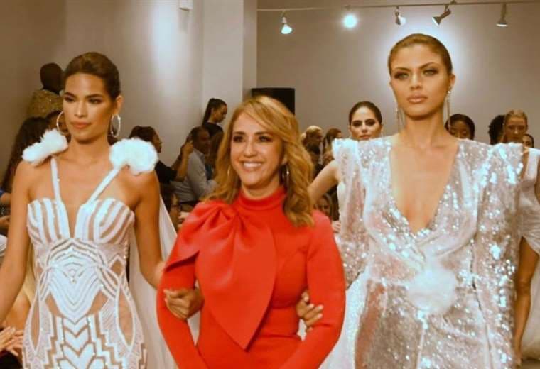 Rosita Hurtado (al centro) con sus modelos en la Semana de la Moda de Nueva York 2019