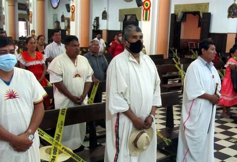 Marcial Fabricano (centro), histórico dirigente, asistió  a la misa que se efectuó esta tarde en Trinidad. Foto: APG