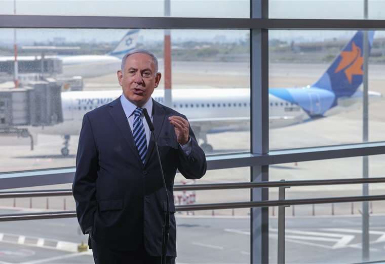 El primer minsitro israelí en el aeropuerto Ben Gurión. Foto AFP