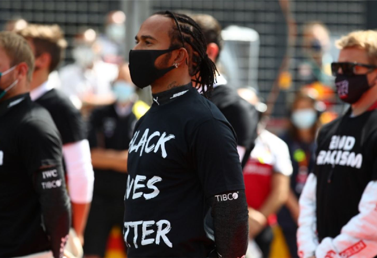 Hamilton fue uno de los 20 pilotos que protestaron contra el recismo