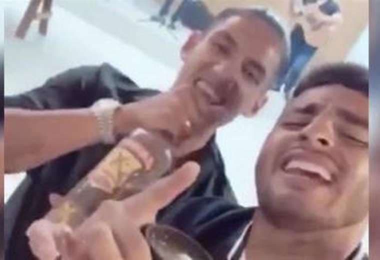 Captura de pantalla del video en el que a Uriel Antuna y a Alexis Vega se los ve de fiesta