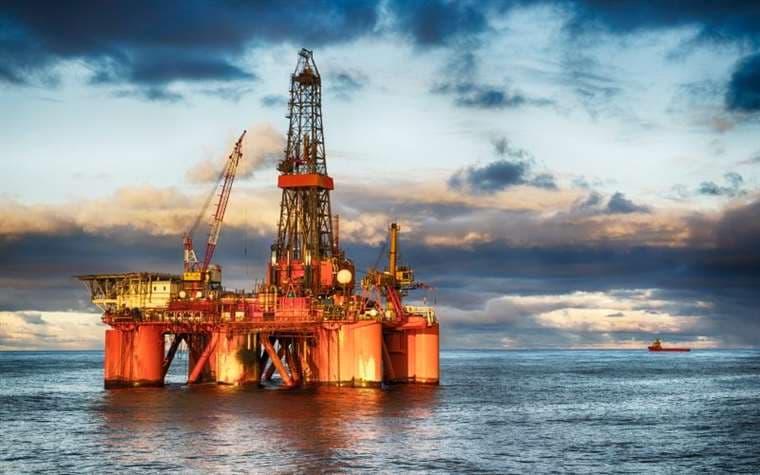 La producción petrolera en el Golfo de México está semiparalizada. Foto Internet