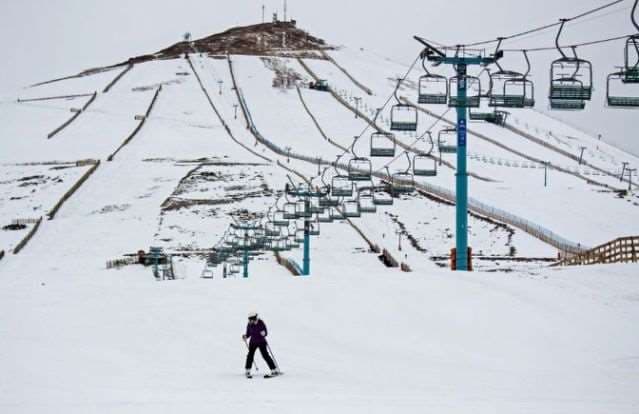 Los centros de esquí chilenos abren la temporada en pandemia y con más nieve
