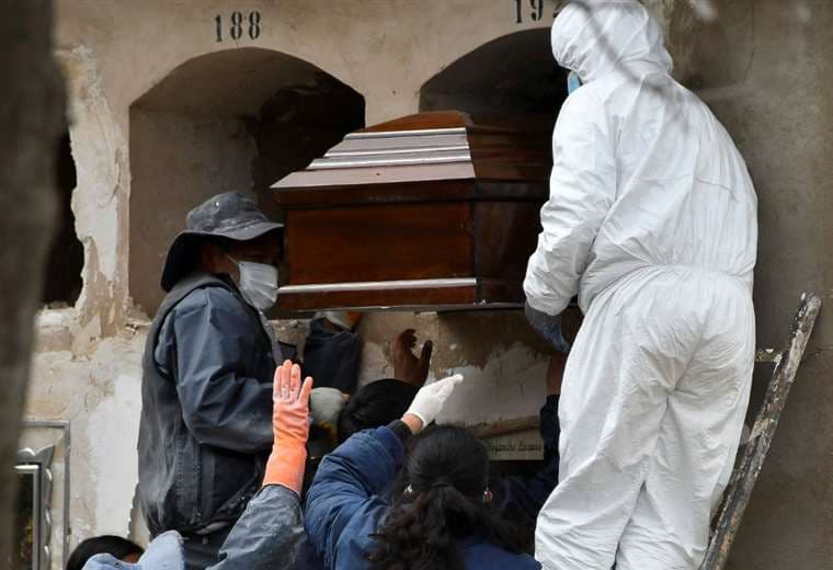 Los entierros en la ciudad de La Paz. Foto: APG Noticias