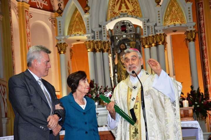 En 2019 el monseñor Gualberti le entregó un reconocimiento a nombre de la Iglesia