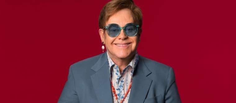 Elton John celebra en su casa de Inglaterra tres décadas alejado de los vicios