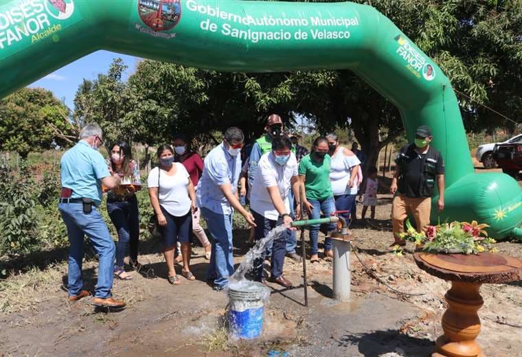 El pozo de agua inaugurado. Foto Carlos Quinquiví