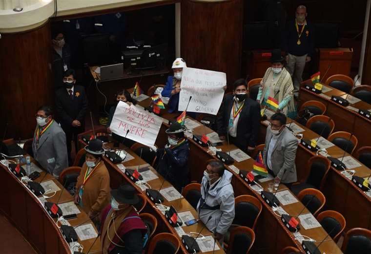 Las protestas en un 6 de agosto dentro de la Asamblea Legislativa Foto APGNoticias