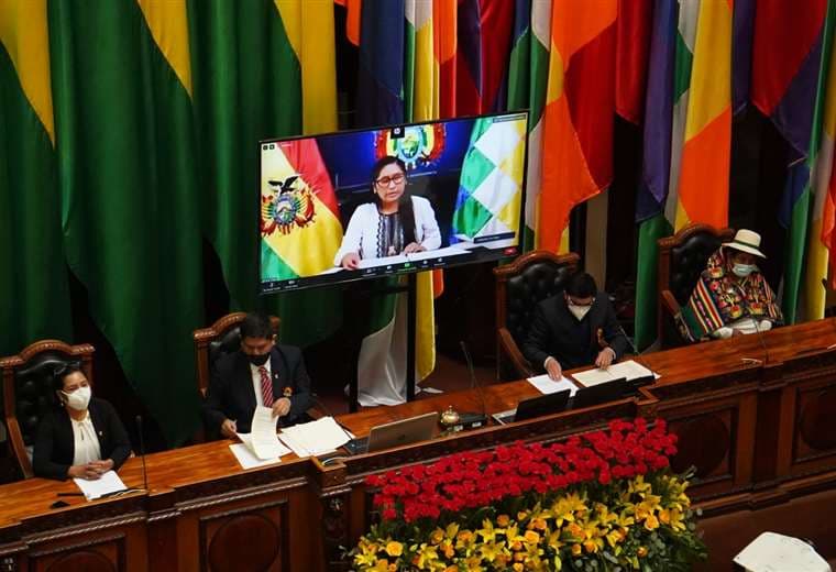 La presidenta del Senado, Eva Copa, en la sesión de honor. Foto: APG Noticias.