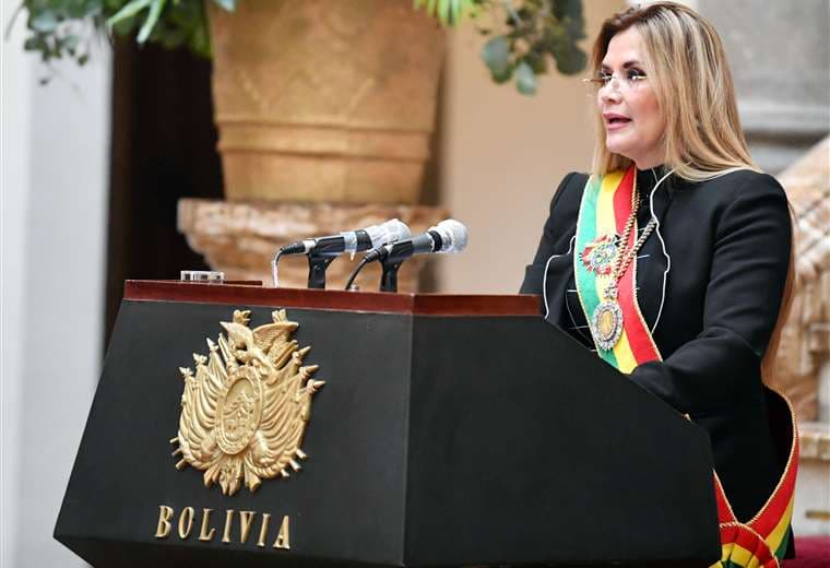 La presidenta Jeanine Áñez pidió un pacto para conseguir recursos que permitan pagar más bonos/Foto: ABI