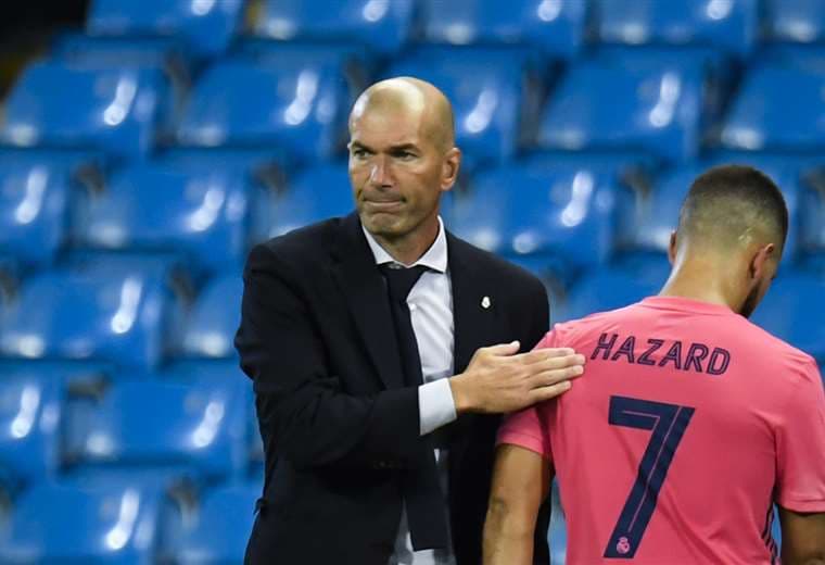Zinedine Zidane se lamenta tras quedar fuera de la Champions League. Foto: AFP