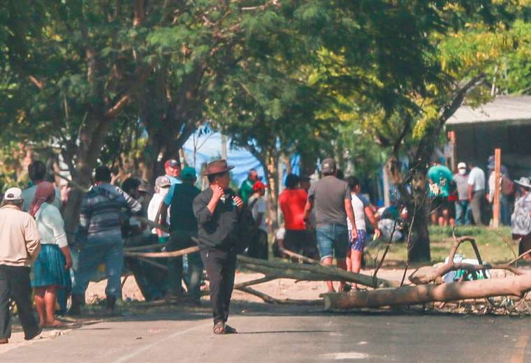 Se mantiene el bloqueo en Tiquipaya. Fotos: Jorge Uechi