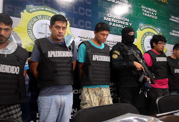 Los detenidos fueron presentados ante los medios de comunicación. Foto. Guider Arancibia