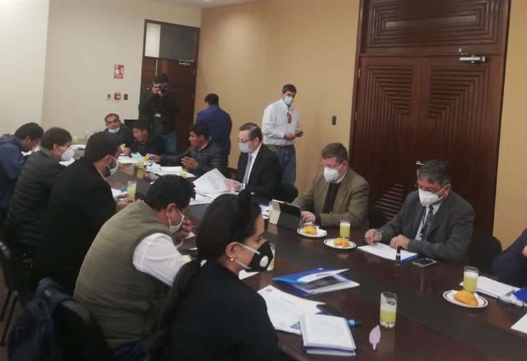 Reunión de municipios y el Ministro de Economía en La Paz