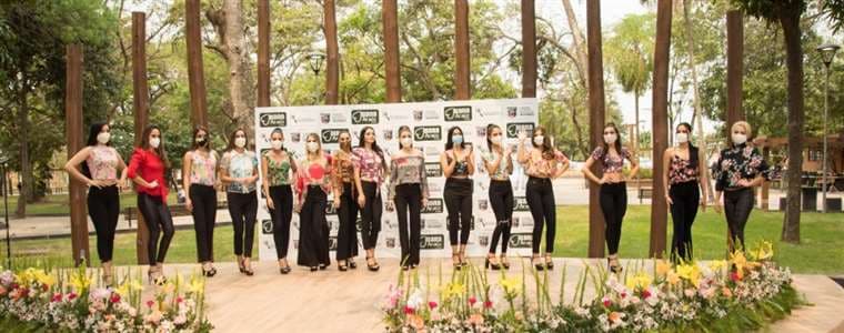 Las candidatas a Miss Santa Cruz en el Parque Ecológico de Warnes