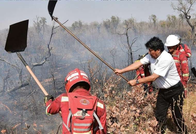 En 2019 Morales fue a la Chiquitania a comedirse con los incendios. Foto P7