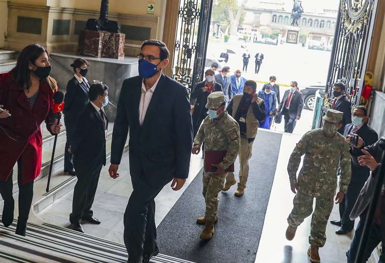 Vizcarra llegando al Congreso. Foto AFP