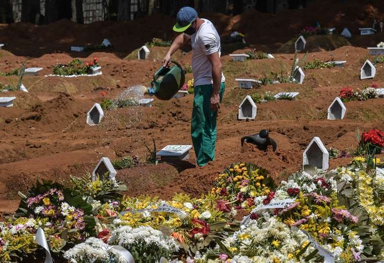 Cementerio de Vila Formosa en San Pablo (Brasil). Foto AFP