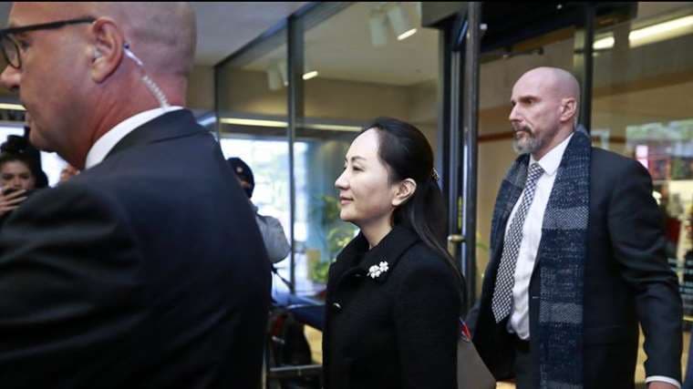 La ejecutiva china sale de la corte de Canadá. Getty Images