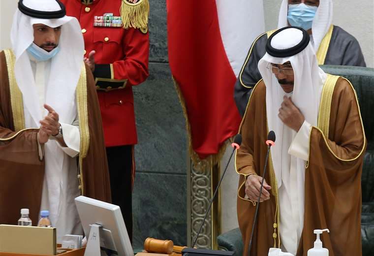El nuevo emir de Kuwait habla luego de jurar en la Asamblea Nacional. Foto AFP
