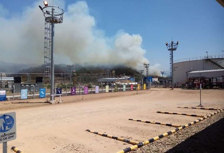 El fuego llegó cerca de las instalaciones de la planta de gas/Foto: YPFB