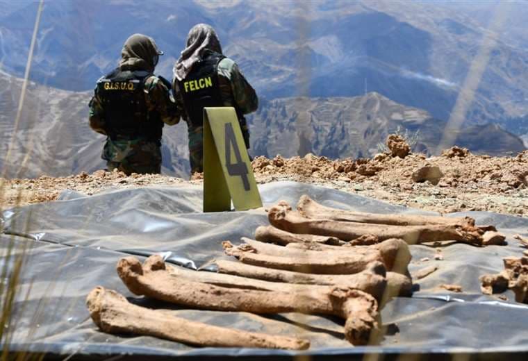 La Policía continúa en la tarea de rescatar los restos óseos