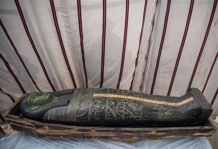Un sarcófago, entre nuevos hallazgos descubiertos en Egipto/Foto: AFP