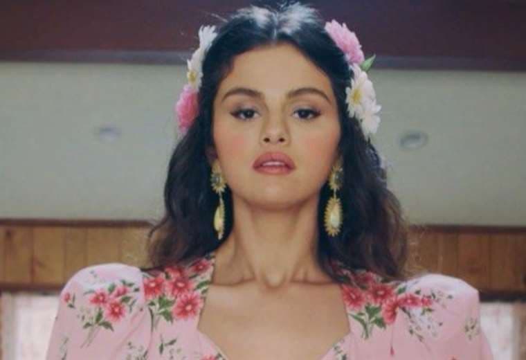 Inspirada en Frida Kahlo filmó el video de la canción De una vez