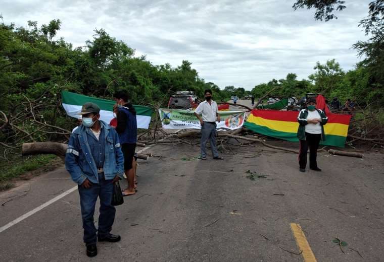Trabajadores del Chaco bloquea carretera