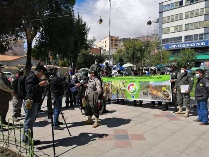 Los guardaparques viajaron con sus propios medios a La Paz