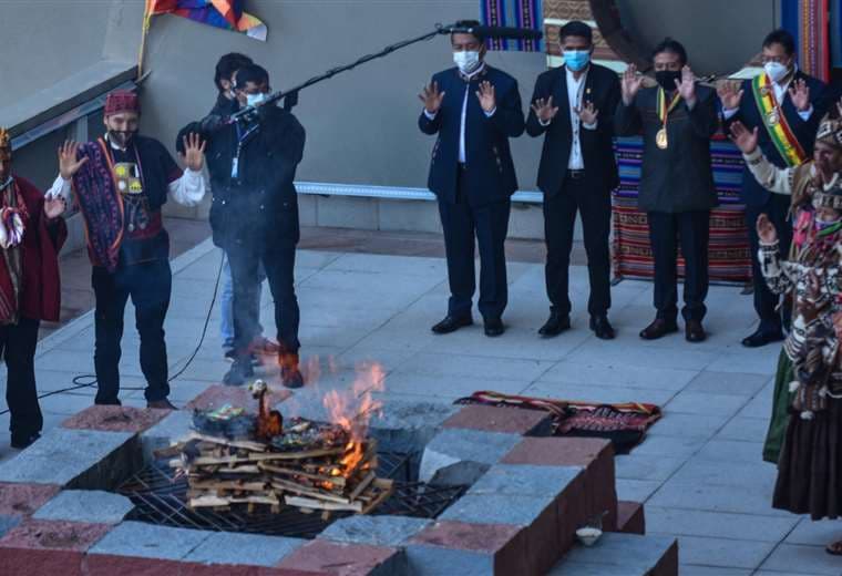 Las autoridades comenzaron los festejos con una ceremonia andina/ Foto: ABI