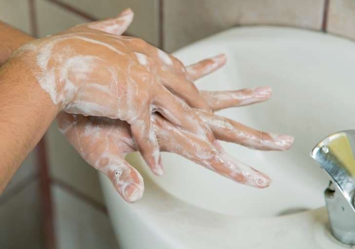 La limpieza de manos forma parte de las medidas de bioseguridad