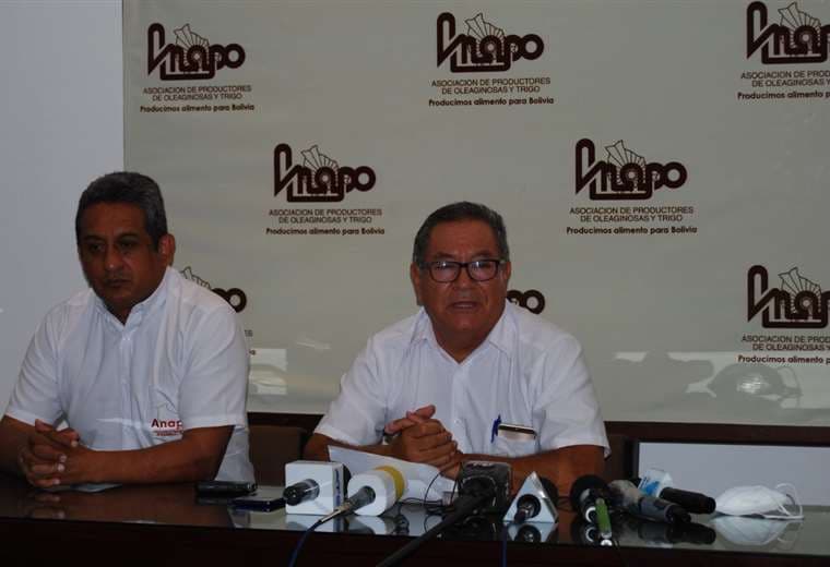 Flores, dcha, presidente de Anapo indicó que se encuentran en emergencia (Foto: Anapo)