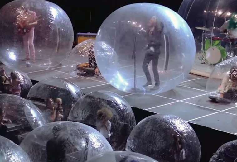 Escenario del show denominado Burbuja espacial, ofrecido por el grupo Flaming Lips
