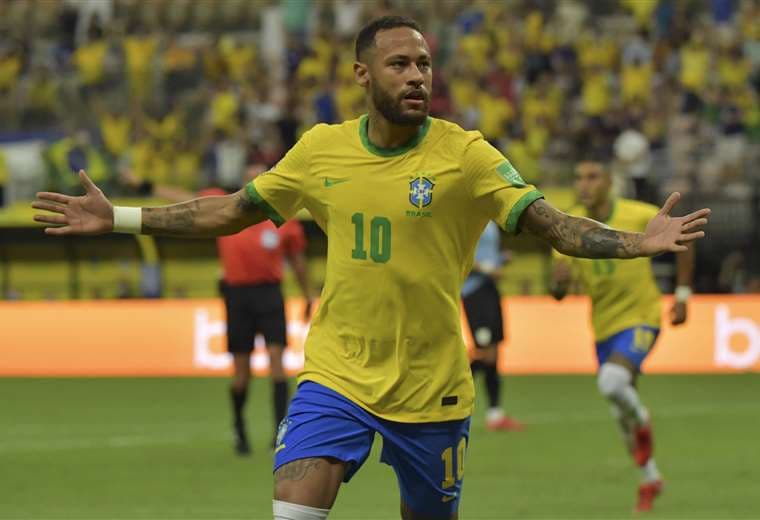 Neymar festeja el gol que le marcó a Uruguay. Foto: AFP