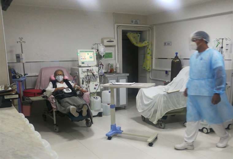 Atención de enfermos renales en el centro cruceño/Foto Ministerio de Salud