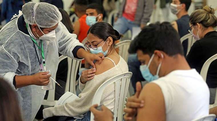 Bolivia refuerza la vacunación con la tercera dosis