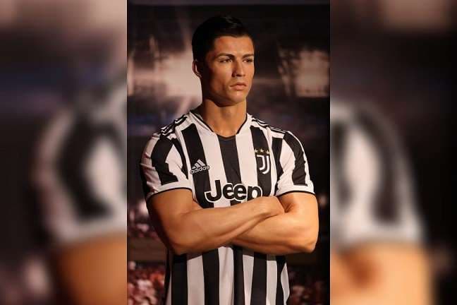 La estatua de Ronaldo con la camiseta de la Juventus