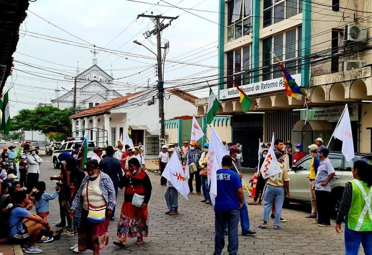 Indígenas marchan hasta instalaciones del INRA. Fotos: Mercedes Fernández