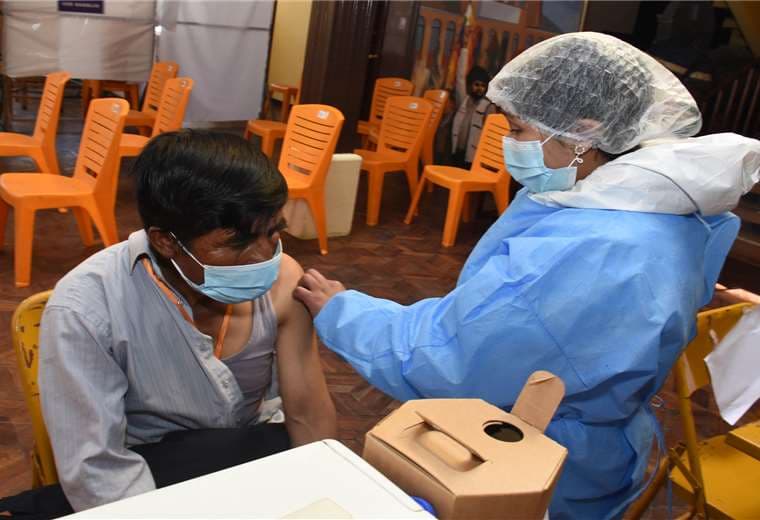 Bolivia alcanzó hasta ayer, miércoles las 7.346.540 vacunas aplicadas