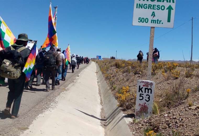 Las víctimas de Senkata y Sacaban marcha a La Paz. Foto: DDHH El Alto