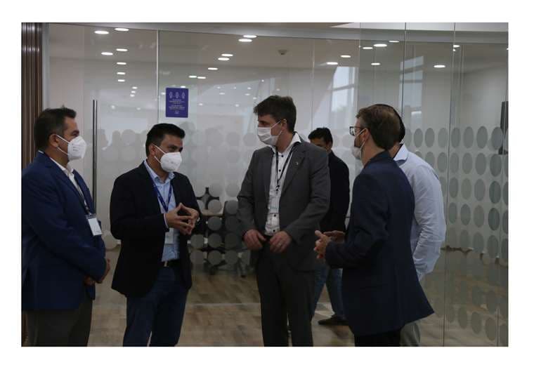 Nicolas Weeks, embajador de Suecia en Bolivia, visitó el Data Center de Tigo Business 