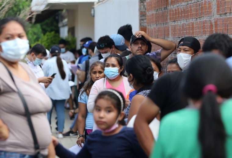 La gente sigue asistiendo a los puntos de vacunación (Foto: Ricardo Montero)